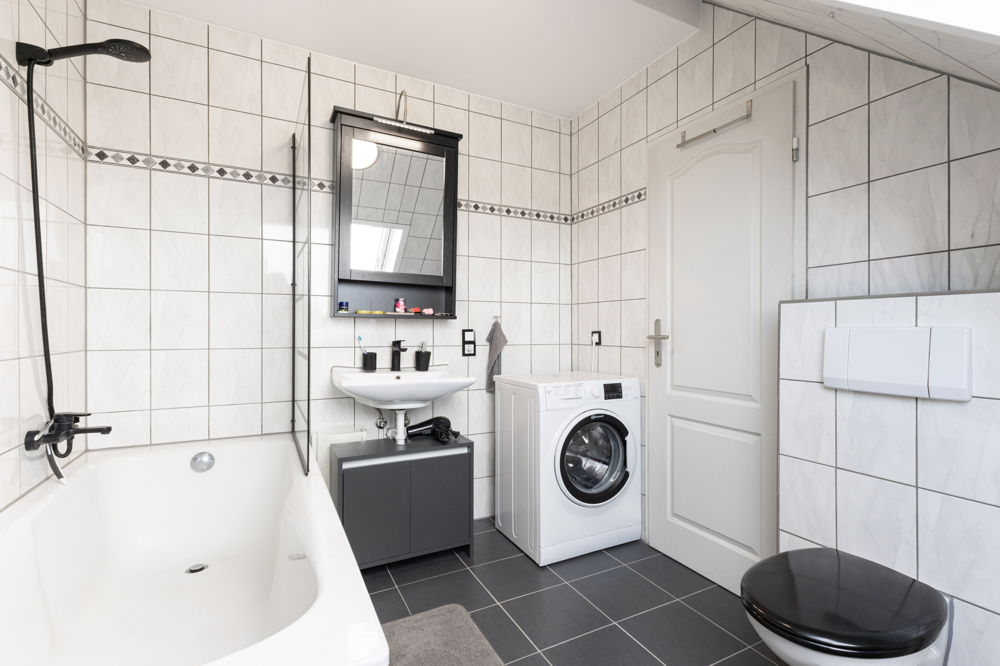Teilansicht Badezimmer 