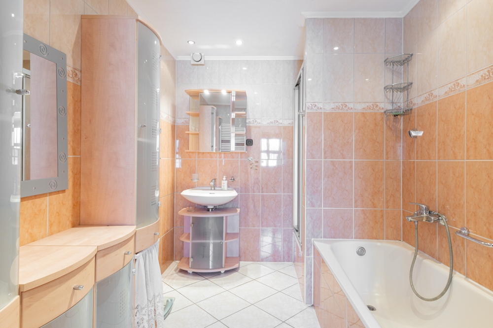 Bad EG Wohnung 1