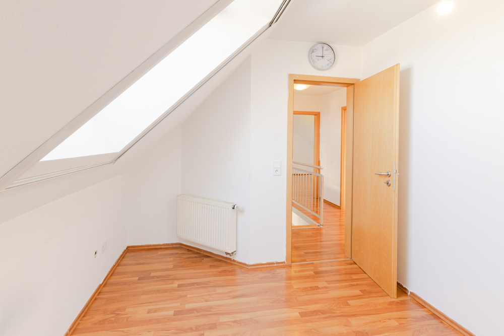 Schlafzimmer 1 DG Wohnung 2