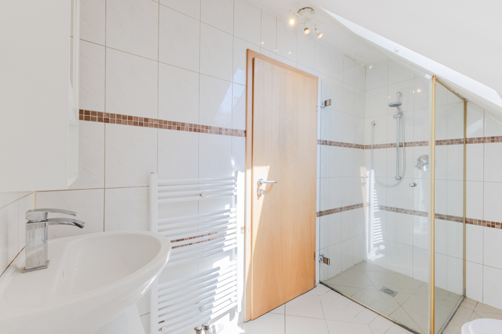 Bad DG Wohnung 2